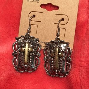 🆕Gorgeous cross earrings NWT